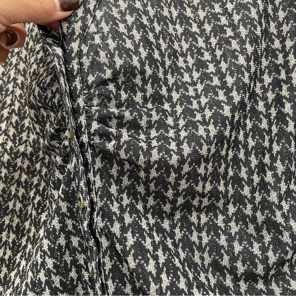 Aster Junior Size‎ M Sheer Houndstooth Gold Metallic Ruched Button Down Blouse - Picture 3 of 3